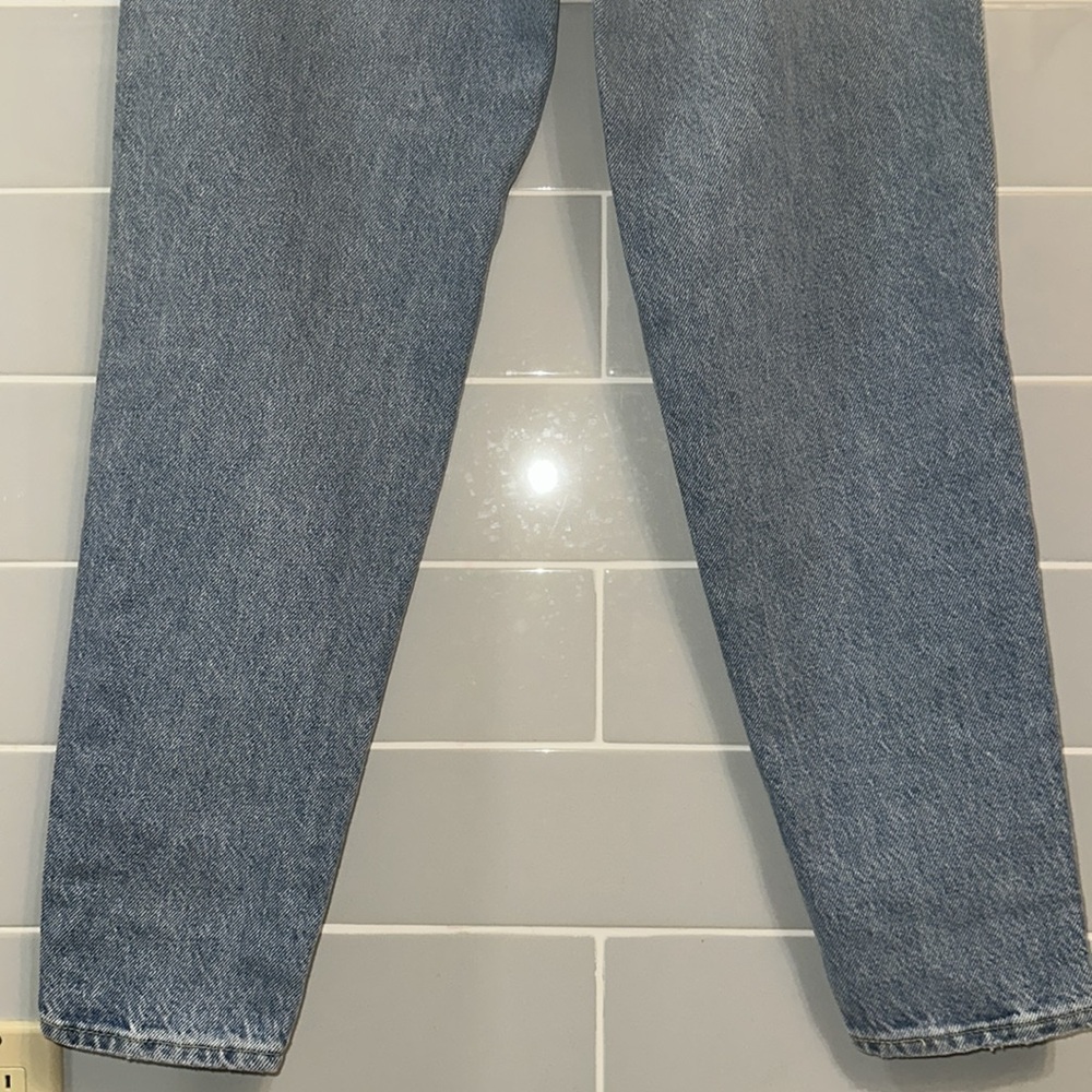 NWT Levi’s Distressed High-Waisted Mom Jeans - Picture 15 of 17